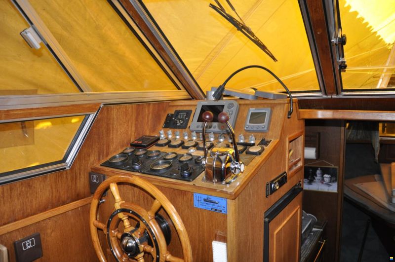 Neptunus 106 Fly bridge