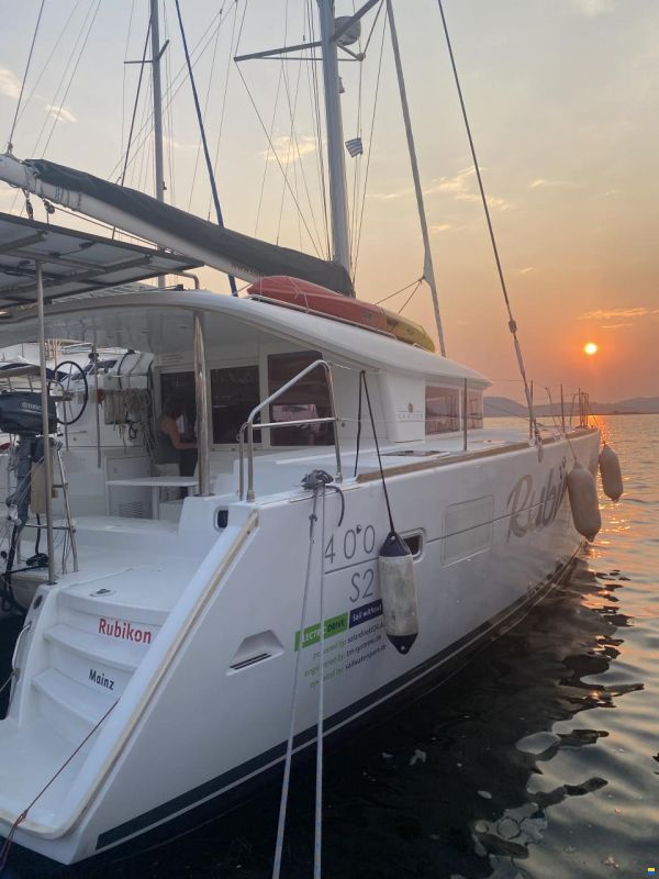 Lagoon 400 S2 Hybrid