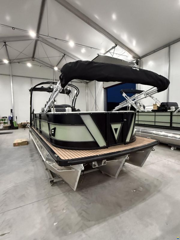 Old Lake Marine LS23 Pontoon Tritoon  Mercury F150 and t