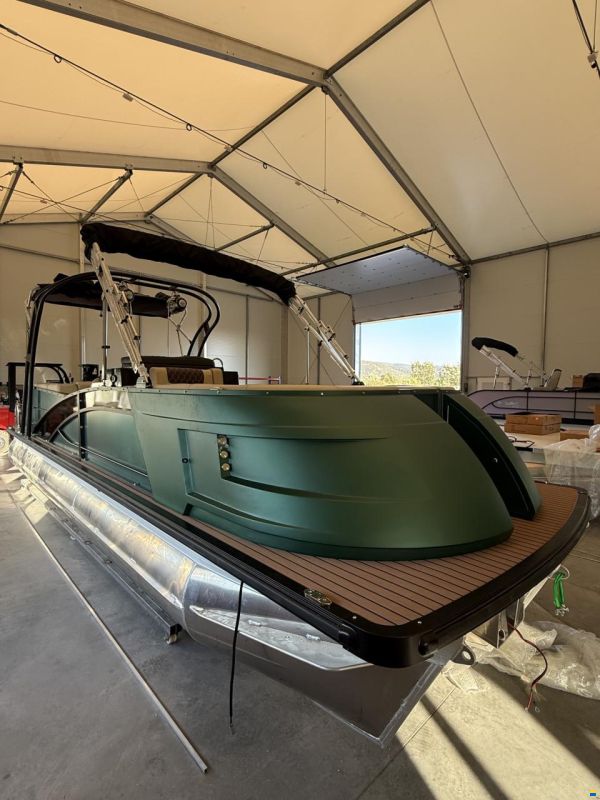 Old Lake Marine ST25 Pontoon Tritoon Mercury F150 and t