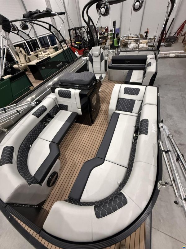 Old Lake Marine LS23 Pontoon Tritoon Mercury F150 and t