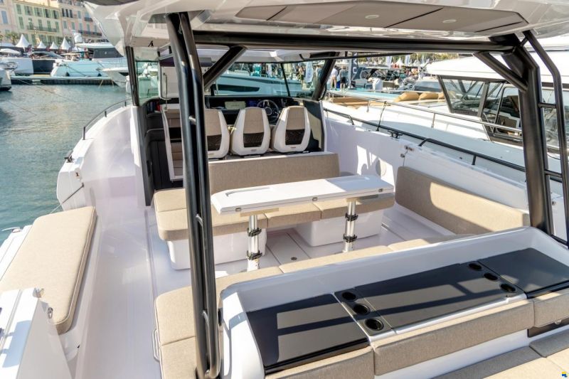 Axopar Yachts 45 Sun-Top