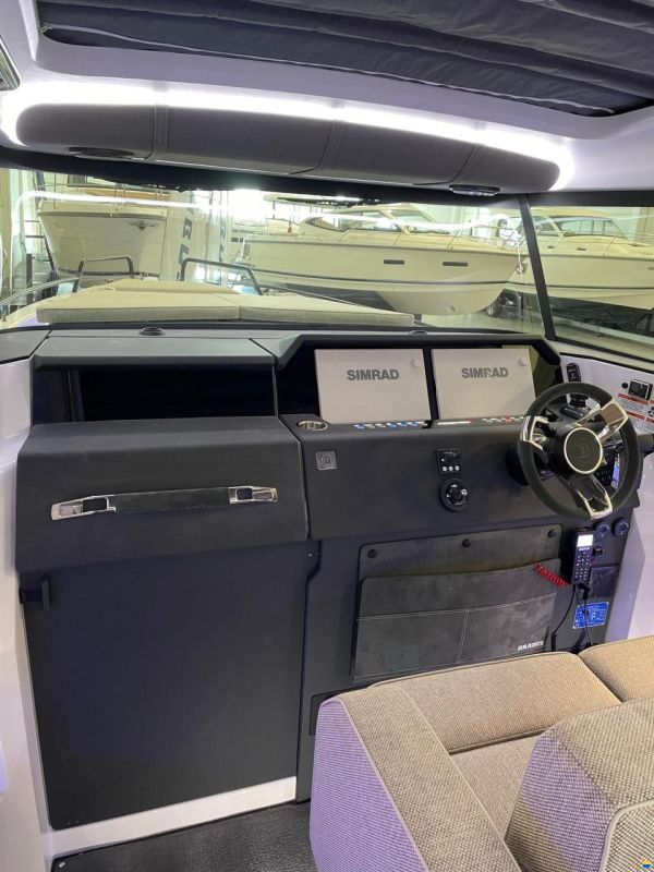 Axopar Yachts 37 XC Cross Cabin