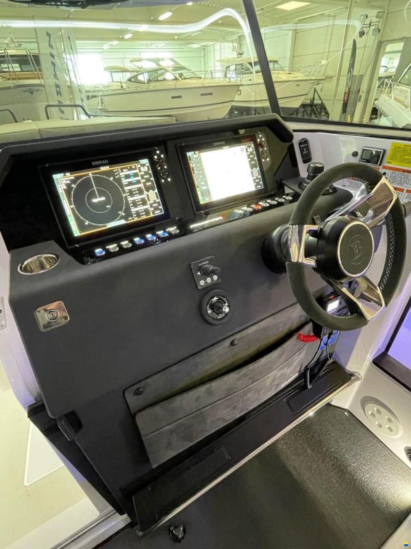 Axopar Yachts 37 XC Cross Cabin