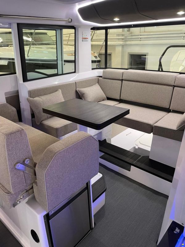 Axopar Yachts 37 XC Cross Cabin