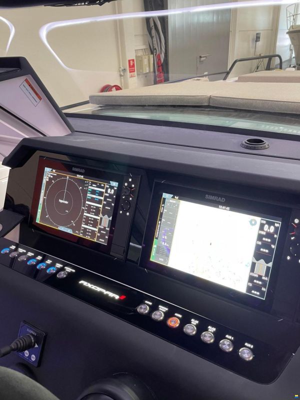 Axopar Yachts 37 XC Cross Cabin