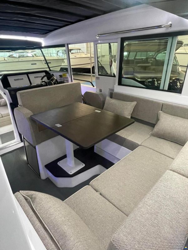 Axopar Yachts 37 XC Cross Cabin