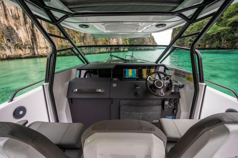 Axopar Yachts 37 Sun-Top