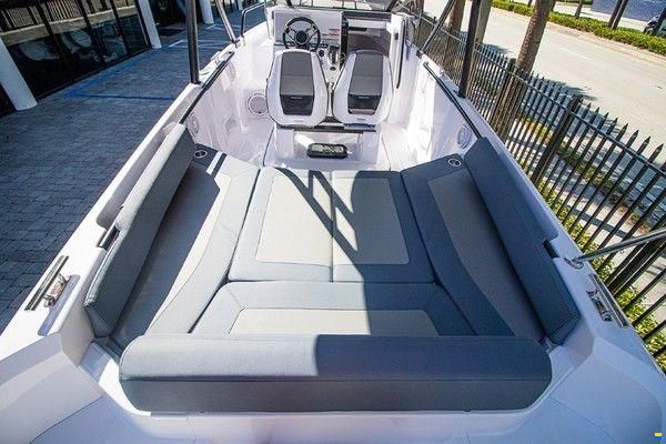 Axopar Yachts 25 Cross Top