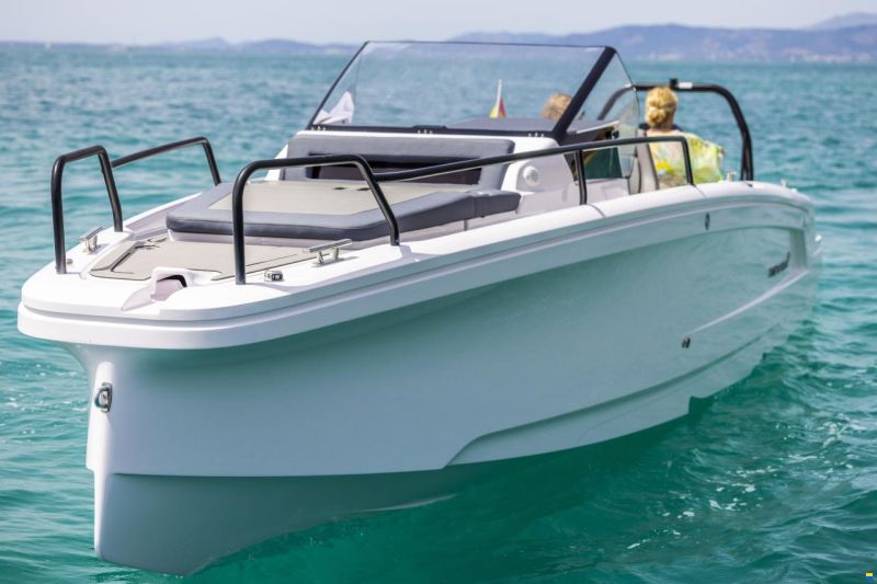 Axopar Yachts 25 Cross Bow