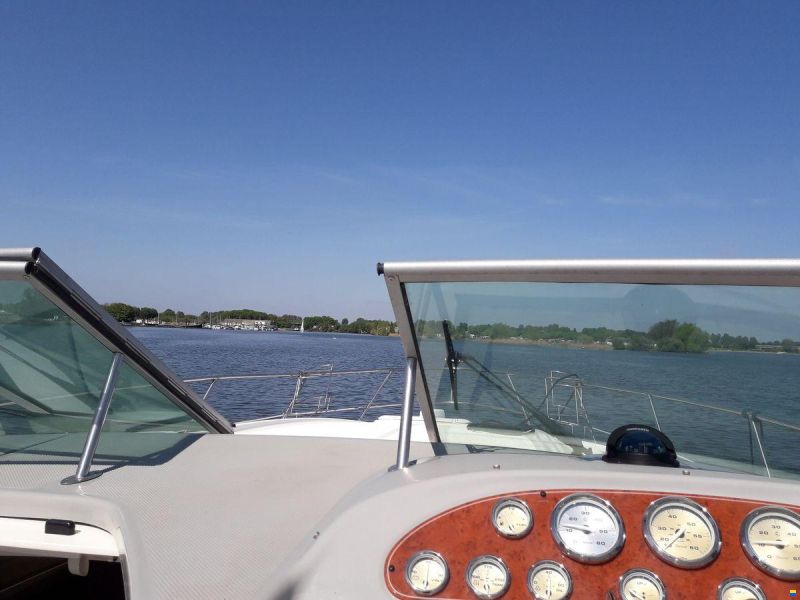 Bayliner 305