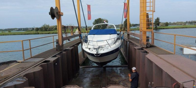 Bayliner 305