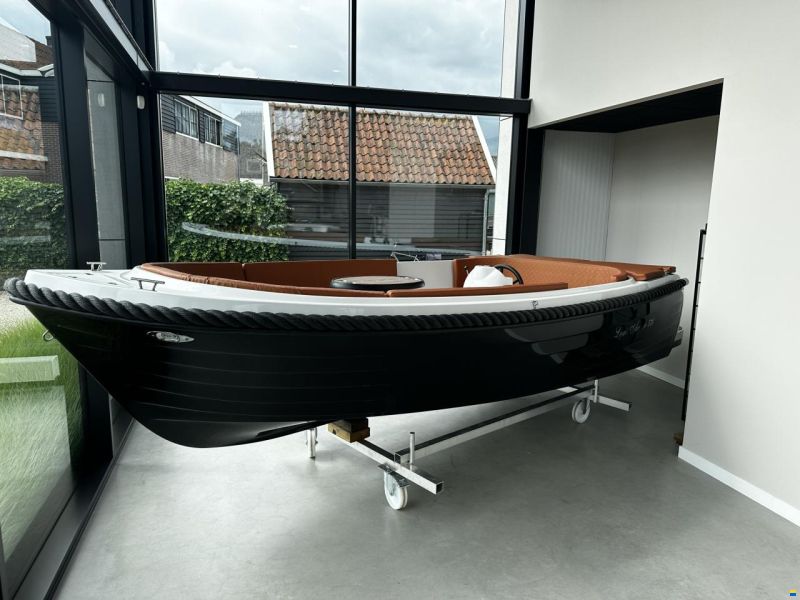 Lago Amore 570 Tender