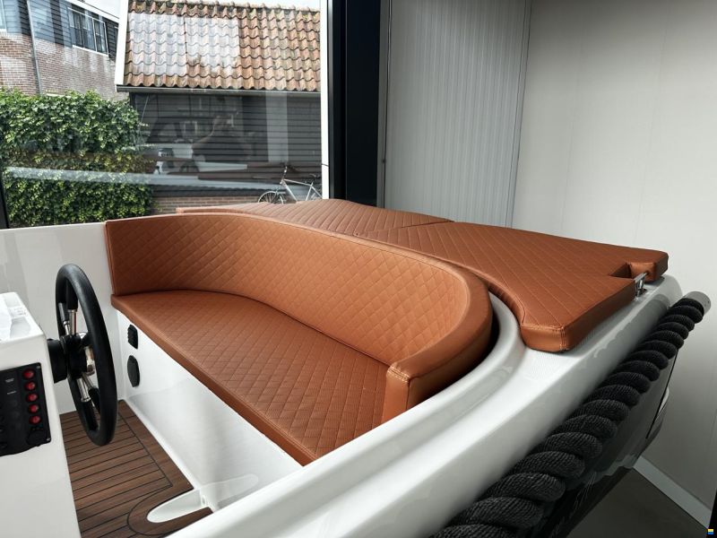 Lago Amore 570 Tender