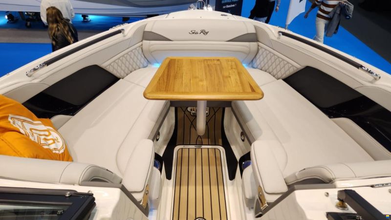 Sea Ray SLX 260 US