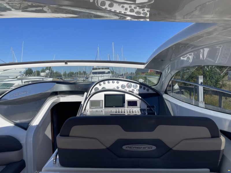 Pershing 52