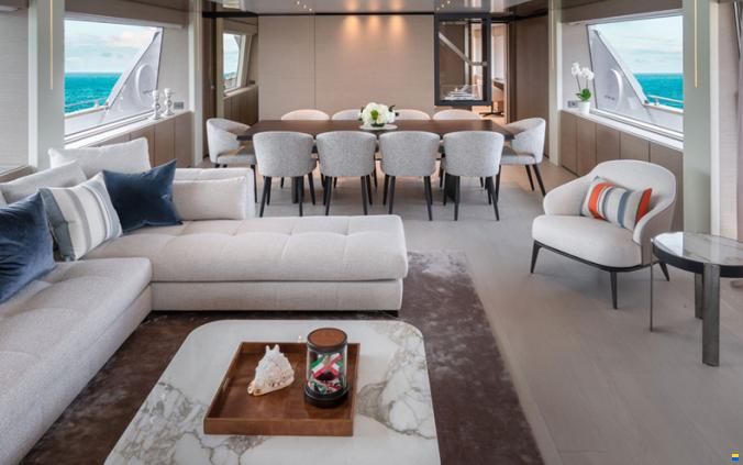 Ferretti Custom Line Navetta 33
