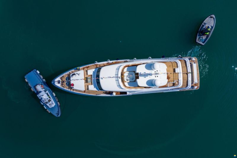 Ferretti Custom Line Navetta 33