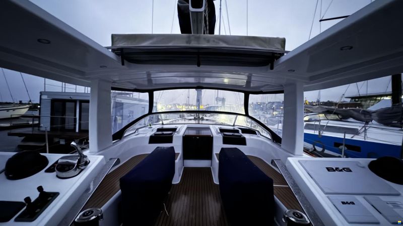 Hanse 548