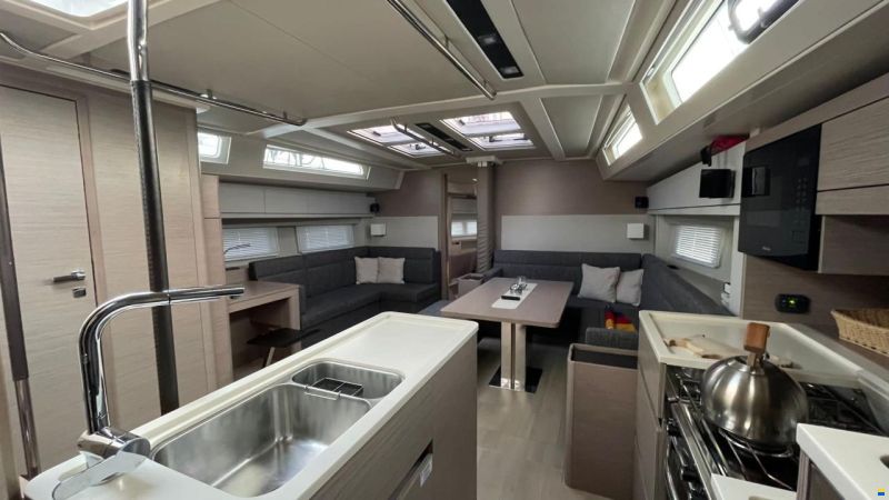 Hanse 548