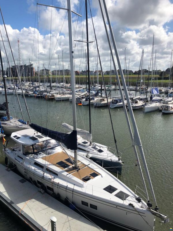 Hanse 548