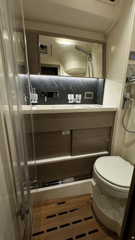Hanse 548