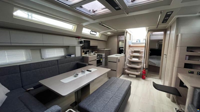 Hanse 548