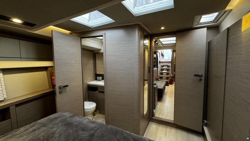 Hanse 548