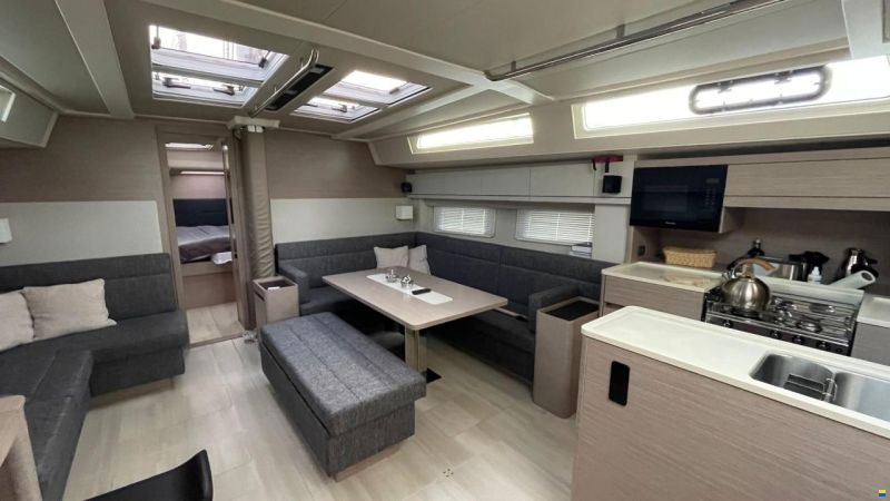Hanse 548