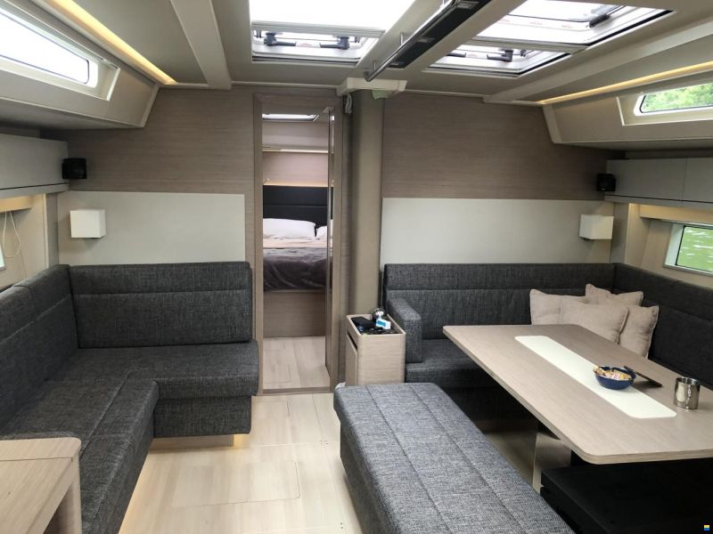 Hanse 548