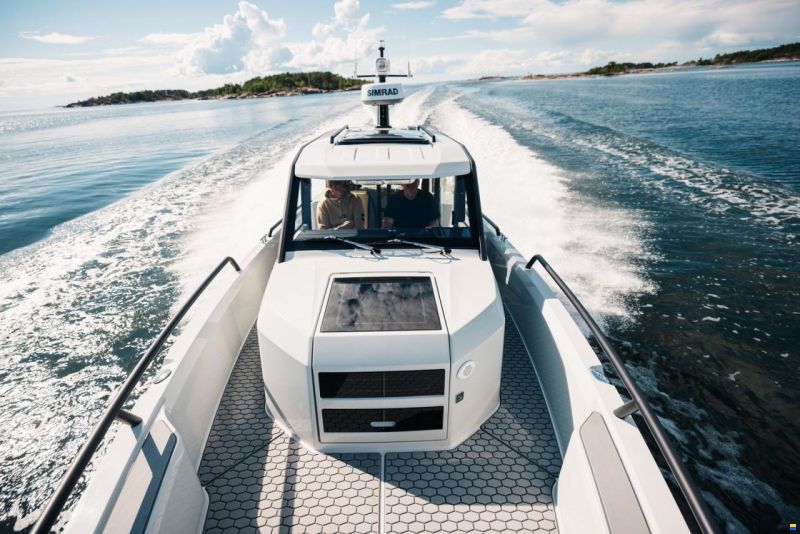 XO Boats DFNDR 9