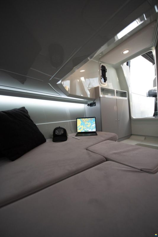 XO Boats DFNDR 9