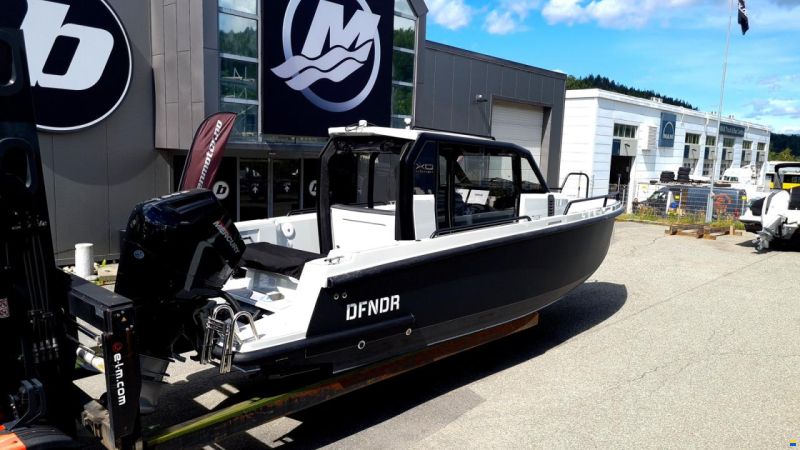 XO Boats DFNDR 9