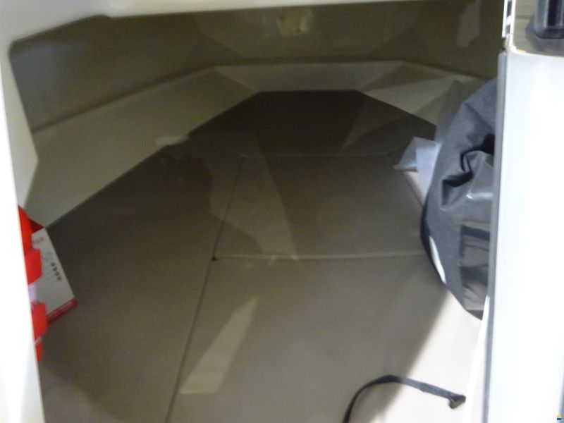 Quicksilver Activ 675 Sundeck