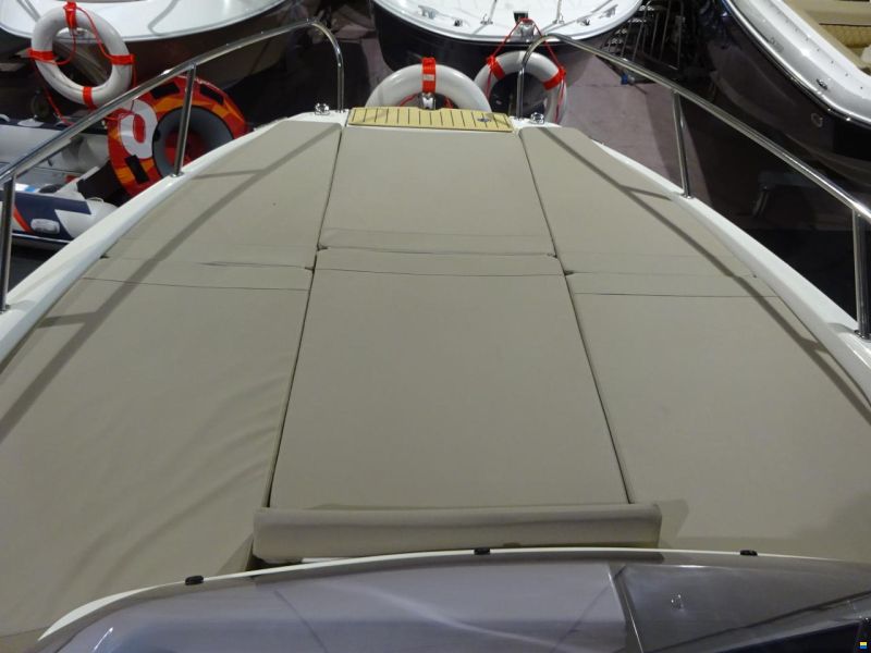 Quicksilver Activ 675 Sundeck