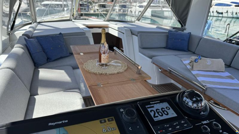 Beneteau Oceanis Yacht 54