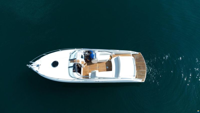 Bootsplatz mit Boot in Hergiswil