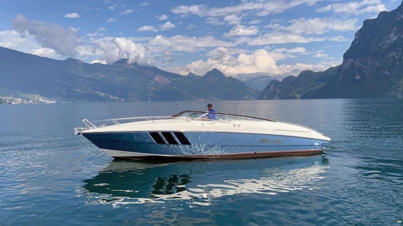 Bootsplatz mit Boot in Hergiswil