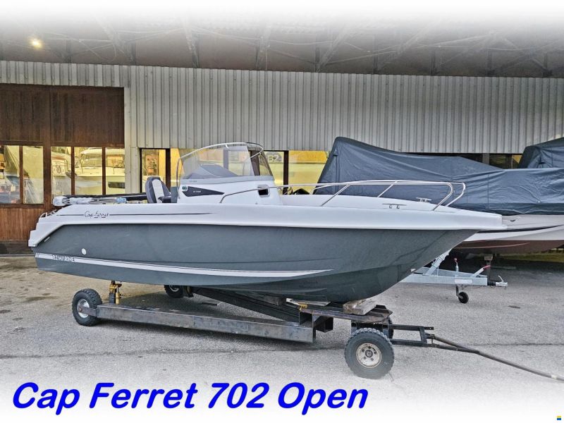 B2 Marine Cap Ferret 702 Open