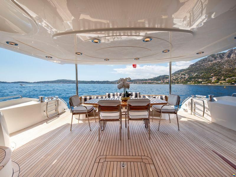 Sunseeker 82 Yacht
