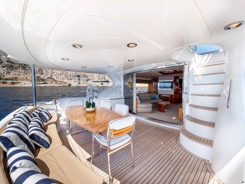 Sunseeker 82 Yacht