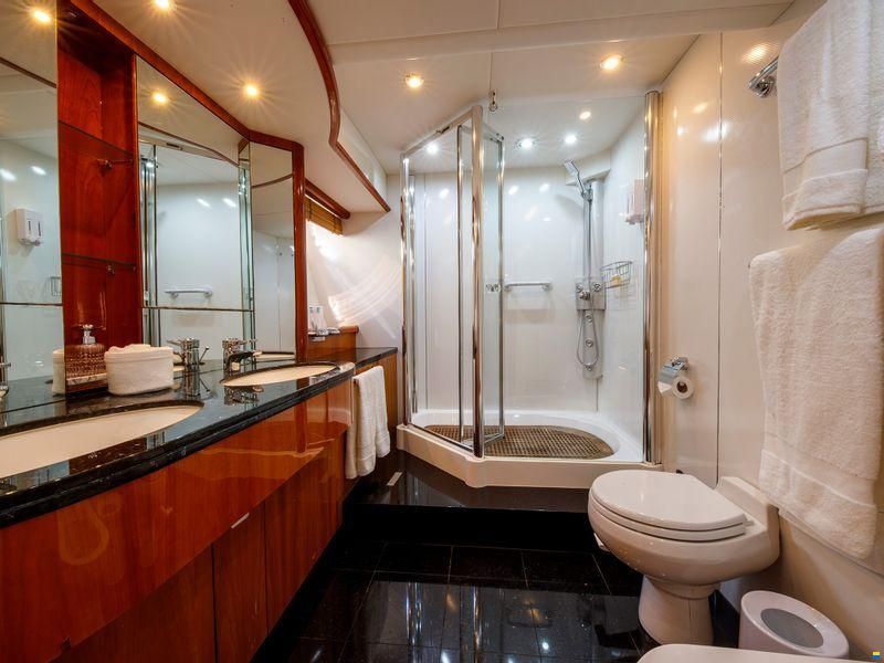 Sunseeker 82 Yacht
