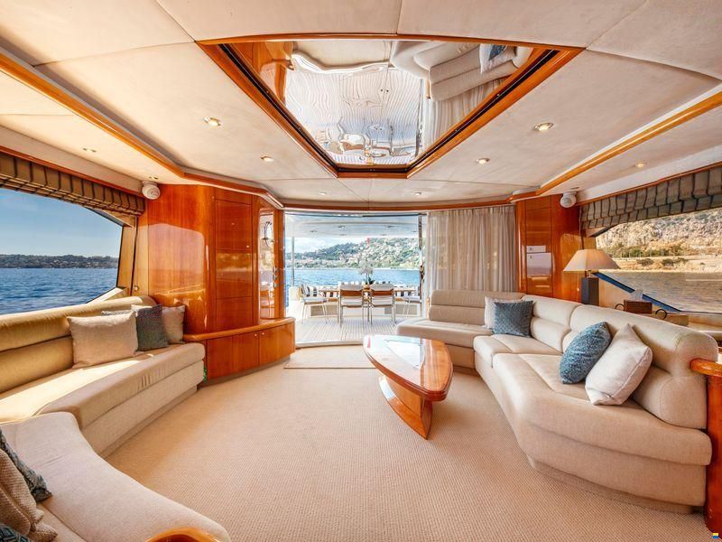 Sunseeker 82 Yacht