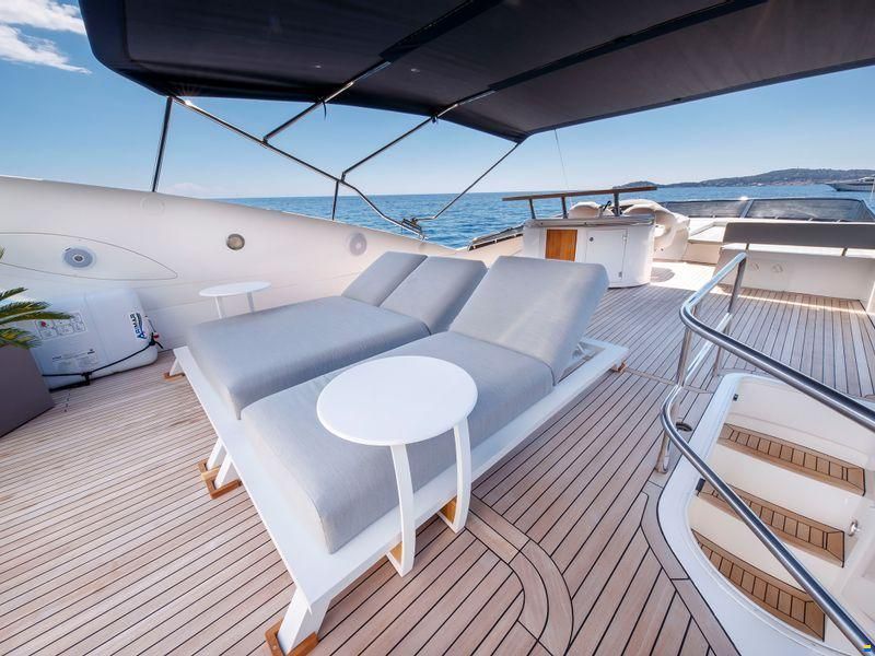 Sunseeker 82 Yacht