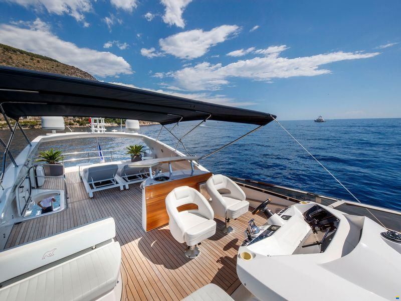 Sunseeker 82 Yacht
