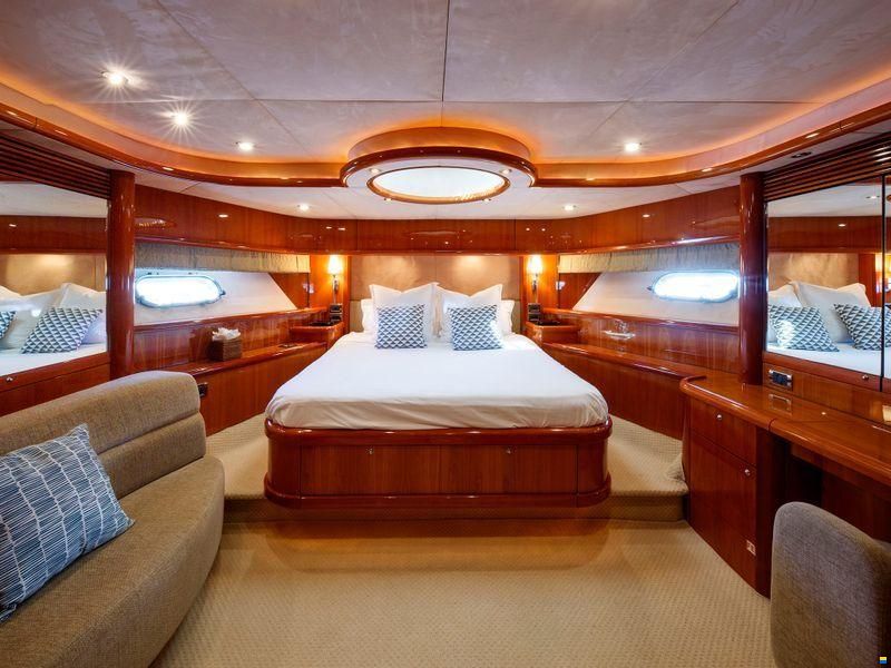 Sunseeker 82 Yacht