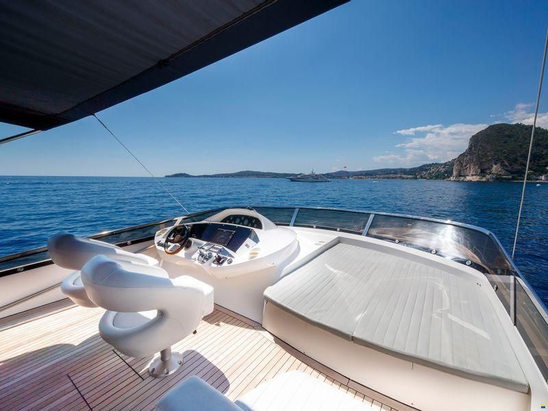Sunseeker 82 Yacht