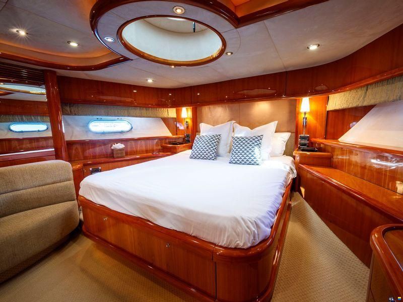 Sunseeker 82 Yacht