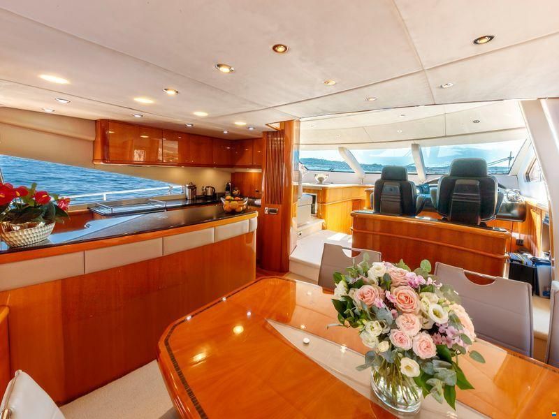 Sunseeker 82 Yacht