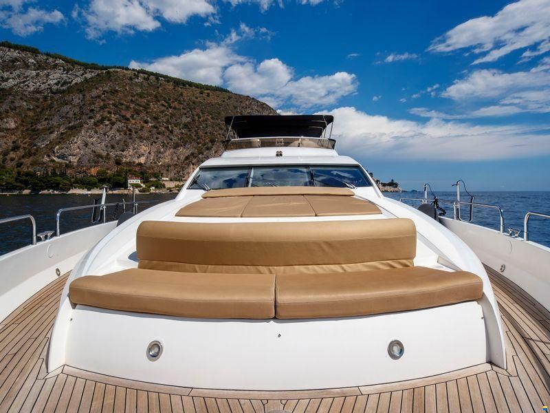 Sunseeker 82 Yacht